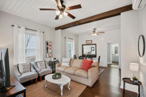 Remodeled with Love, Quaint Dog Friendly Historic Cottage with Screened Patio